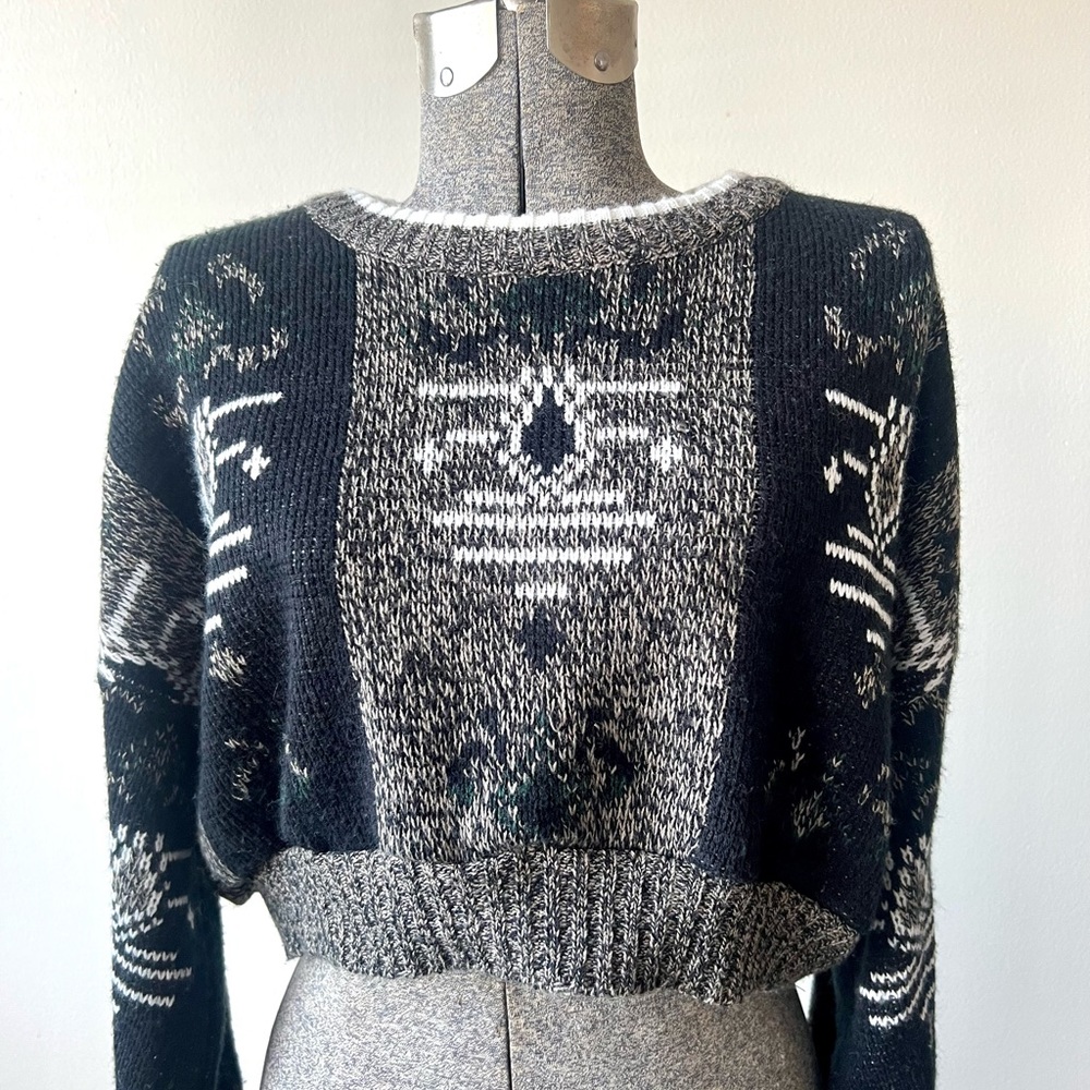 Vintage Expressions Chunky Retro Navy Cropped 1970’s Women’s Knitted Sweater